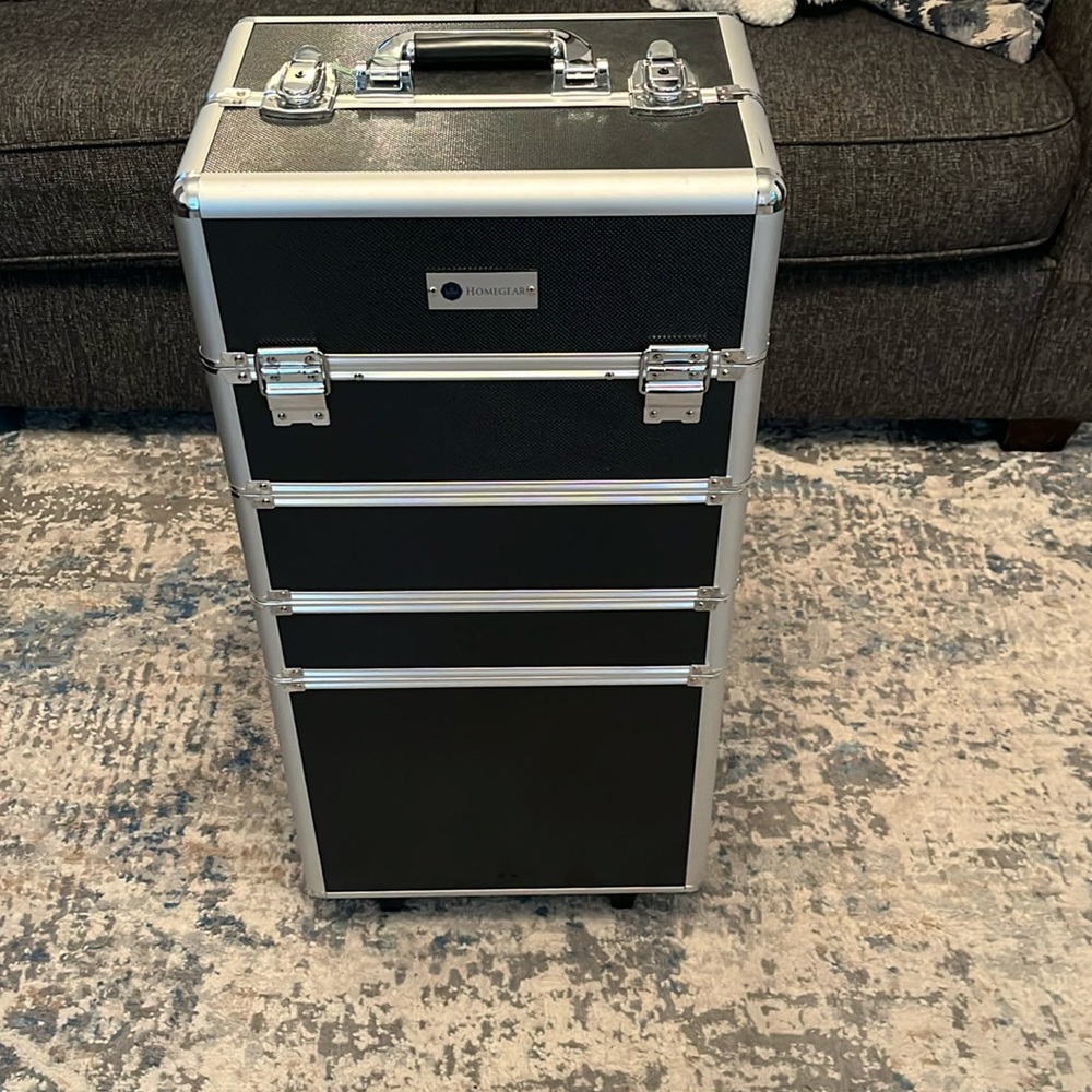 ROLLING MAKEUP TRAIN CASE